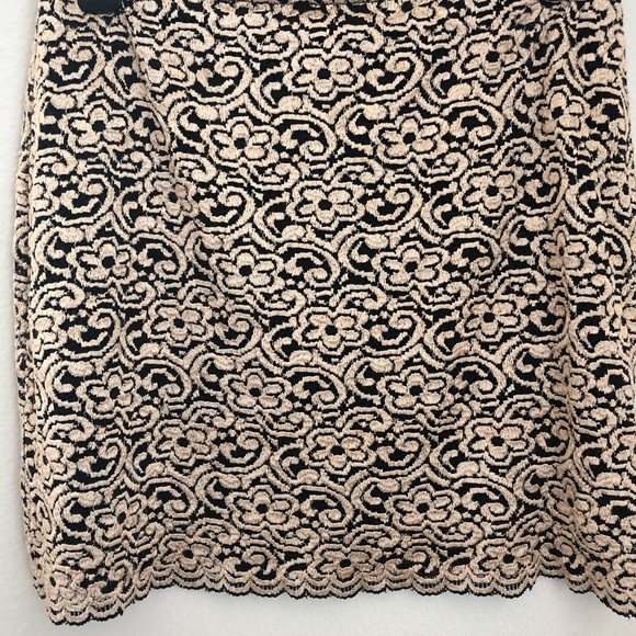 ✨SOLD✨Vintage Gold and Black Floral Lined Stretchy Skirt Small - Picture 6 of 6